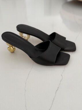 Cult Gaia Cora Sandals in Black Leather Simple & Elegant Heels Sz 40